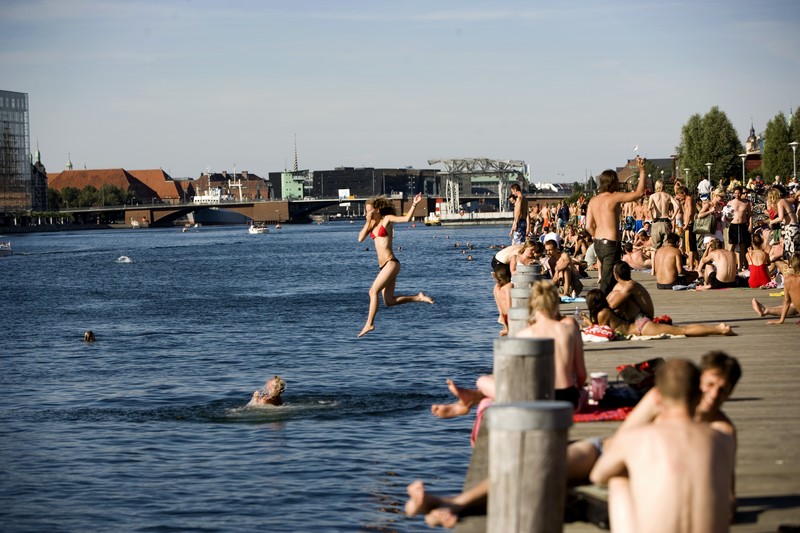 Zwemmen op de eilanden Brygge