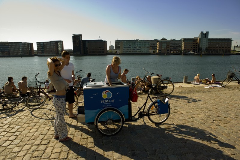 Rollende ijsverkoper bij Islands Brygge