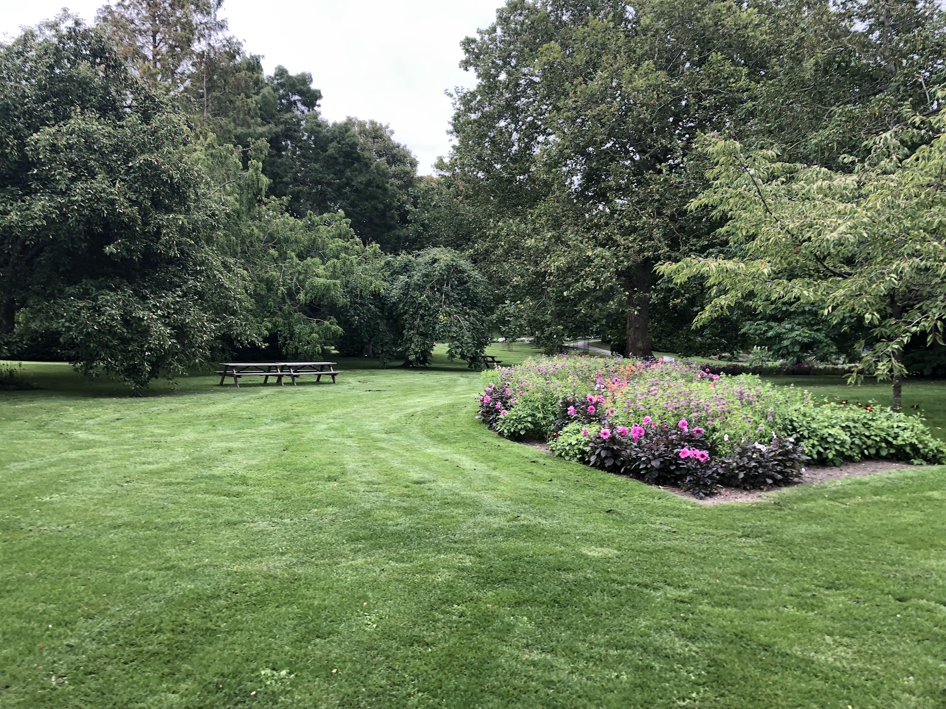 Überall blüht es im Schlossgarten von Gavnoe